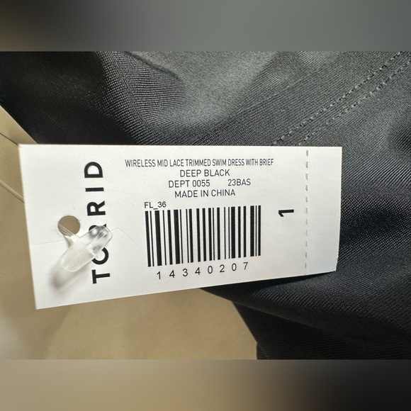 NEW Torrid WIRELESS LACE TRIMMED SWIM DRESS WITH BRIEF IN BLACK Sz 1 (14-16) - Picture 9 of 10